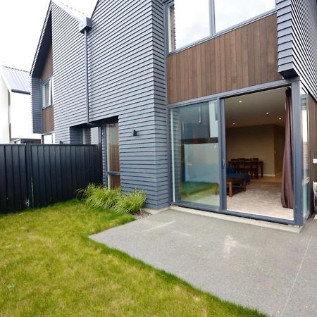 Golden Sun Apartment -Two Bedrooms, Three Bedrooms ไครสต์เชิร์ช ภายนอก รูปภาพ