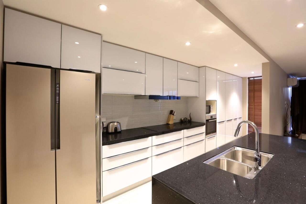 Golden Sun Apartment -Two Bedrooms, Three Bedrooms ไครสต์เชิร์ช ภายนอก รูปภาพ