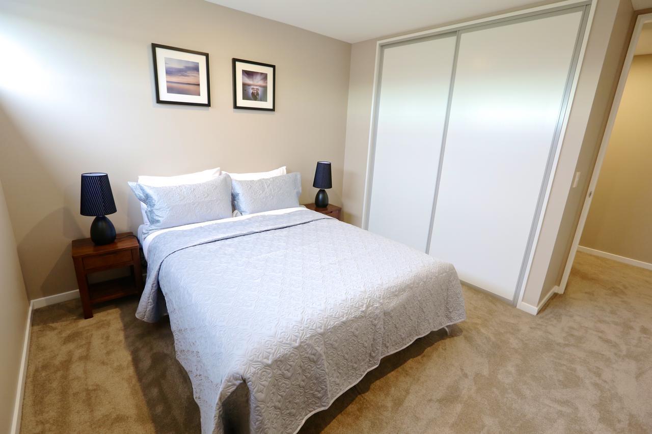 Golden Sun Apartment -Two Bedrooms, Three Bedrooms ไครสต์เชิร์ช ภายนอก รูปภาพ