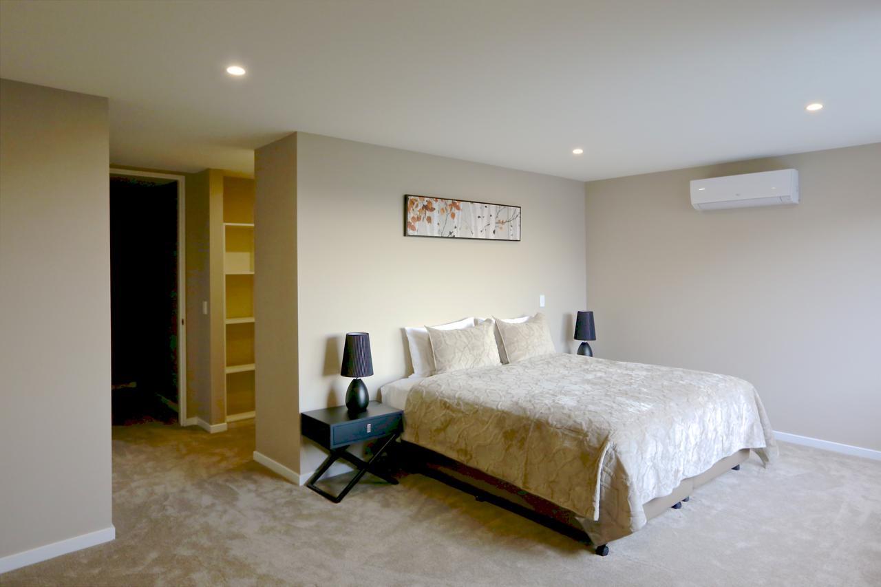 Golden Sun Apartment -Two Bedrooms, Three Bedrooms ไครสต์เชิร์ช ภายนอก รูปภาพ