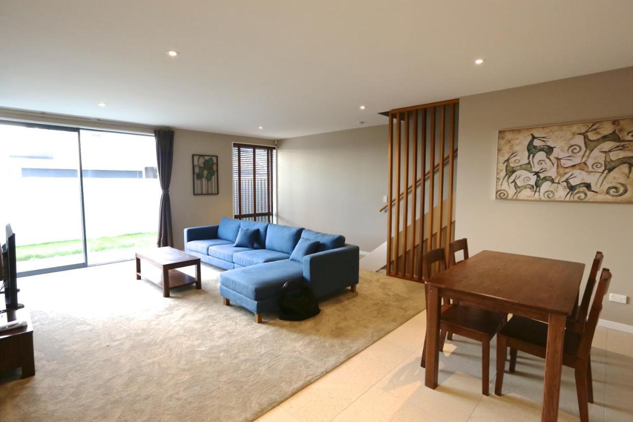 Golden Sun Apartment -Two Bedrooms, Three Bedrooms ไครสต์เชิร์ช ภายนอก รูปภาพ