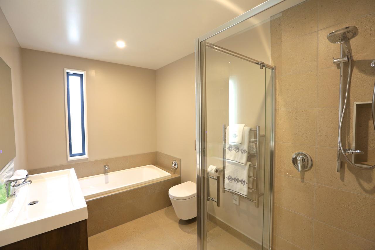 Golden Sun Apartment -Two Bedrooms, Three Bedrooms ไครสต์เชิร์ช ภายนอก รูปภาพ
